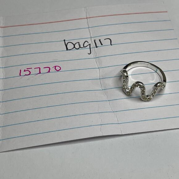 Cocktail fashion silver ring women's size 6.75 with rhinestone inset - Picture 11 of 11